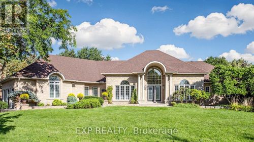 36 Maplehyrn Avenue, East Gwillimbury (Sharon), ON, L0G1V0 | Card Image