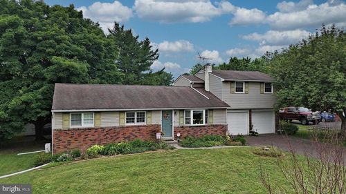 238 W Schwenkmill Rd, PERKASIE, PA, 18944-2350 | Card Image