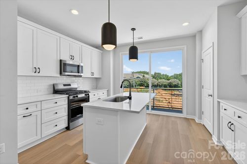 eqx1979-1353 Walter Taylor Way, Charlotte, NC, 28206 | Card Image