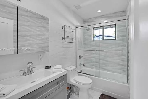 0-17835 Ne 6th Ave, Miami, FL, 33162-1903 | Card Image