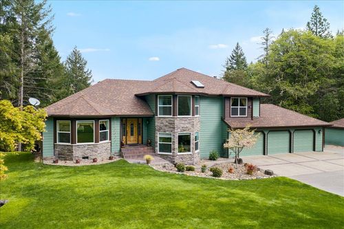944 Sleepy Hollow Loop, Grants Pass, OR, 97527-7546 | Card Image