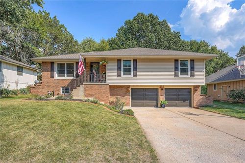607 Birchwood Dr, Lee's Summit, MO, 64086-3102 | Card Image
