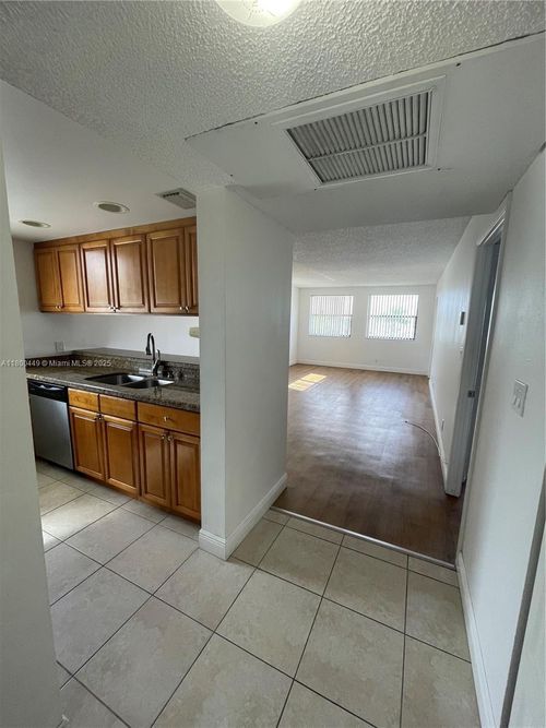 apt-531-8180 Geneva Ct, Doral, FL, 33166-4658 | Card Image