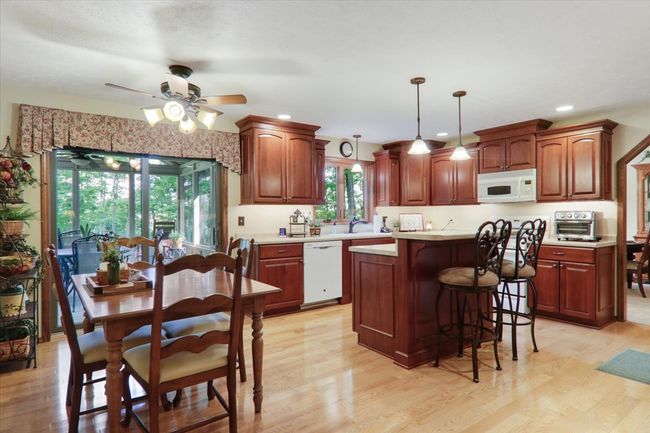 21 Bent Tree Ln, House other with 3 bedrooms, 3 bathrooms and null parking in Towanda IL | Image 11
