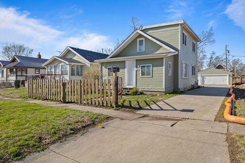 2216 Logan Ave, Des Moines, IA, 50317-2271 | Card Image