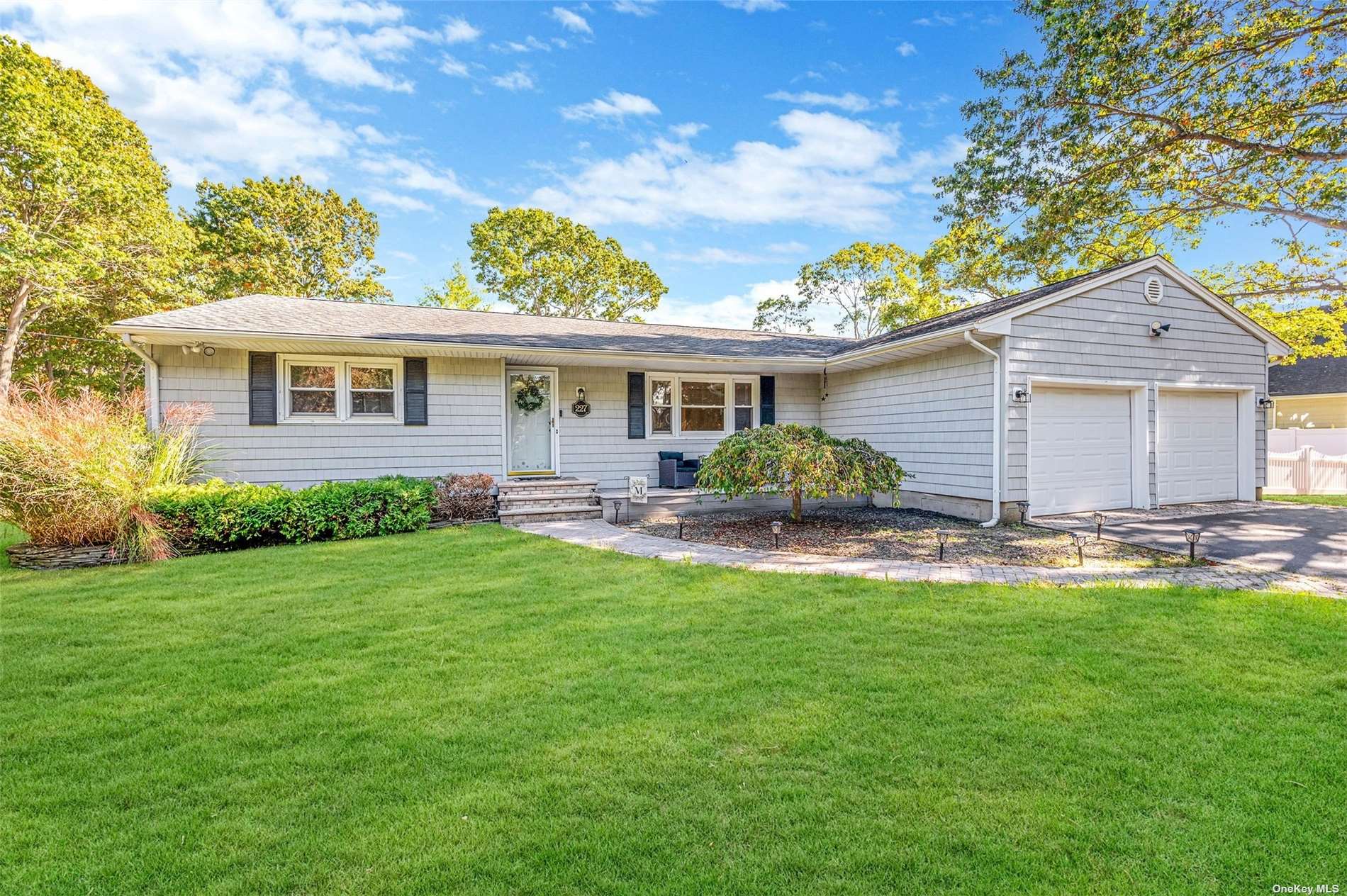 227 Oak Street, For Sale in Medford Zoocasa