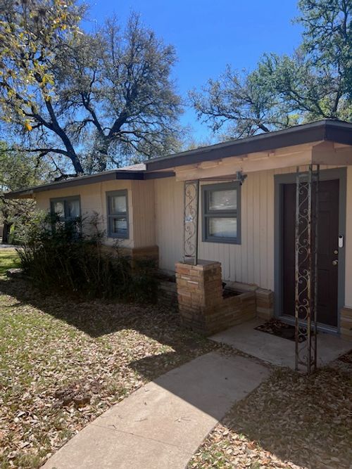 1333 Chestnut St, San Marcos, TX, 78666-3547 | Card Image