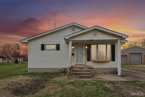 301 S Clinton St, Litchfield, IL, 62056-2171 | Card Image