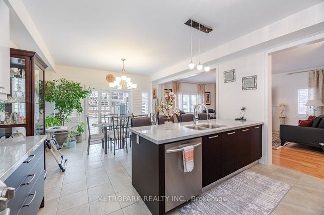 56 Manor Forest Rd, House other with 4 bedrooms, 4 bathrooms and 4 parking in Mount Albert ON | Image 15