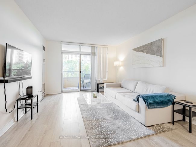 413 - 35 Kingsbridge Garden Cir, Condo with 2 bedrooms, 2 bathrooms and null parking in Mississauga ON | Image 5