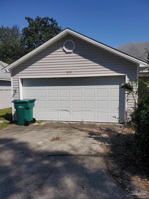 959 Tray Dr, Fort Walton Beach, FL, 32547-4243 | Card Image