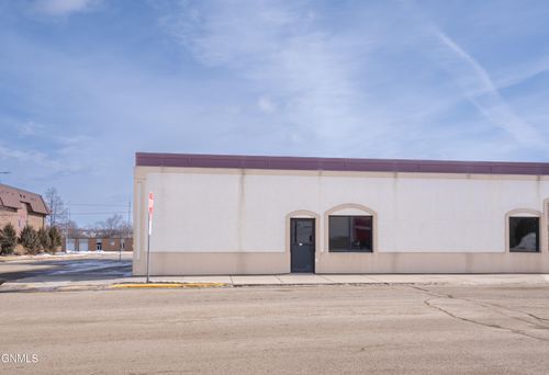 146 2nd Ave Ne, Valley City, ND, 58072-3063 | Card Image