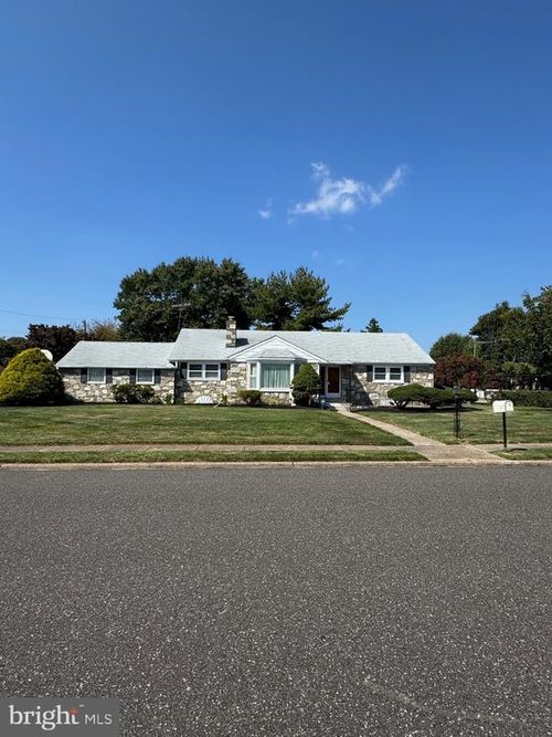 3990 Berton Rd, HUNTINGDON VALLEY, PA, 19006-2355 | Card Image