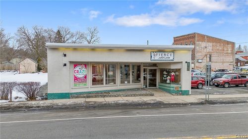 8914 N Seneca St, Weedsport, NY, 13166-8566 | Card Image