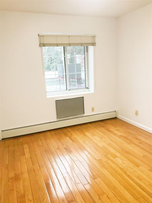 7f-35 Leavitt St, New York, NY, 11354 | Card Image