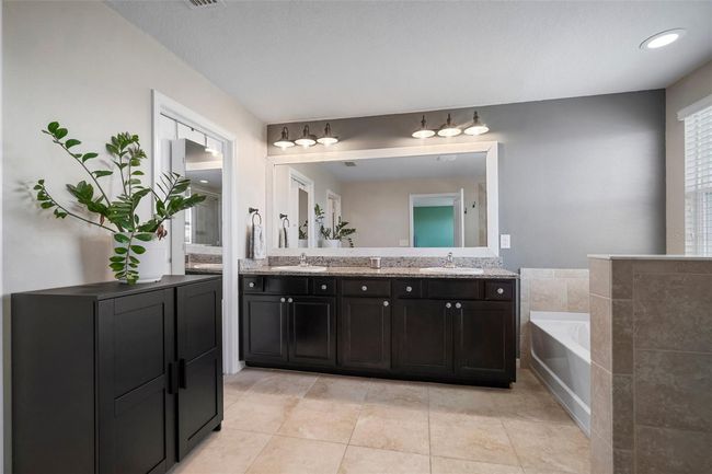 Primary Bathroom | Image 43