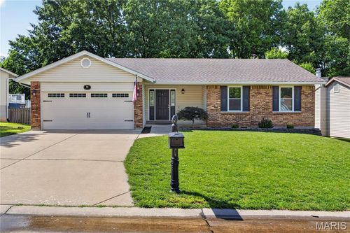 18 Eagle Chase Ct, Saint Peters, MO, 63376-7801 | Card Image