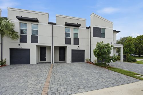 3570 San Bernardino Way, Palm Springs, FL, 33461-6170 | Card Image
