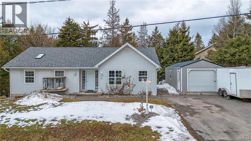 37 Hilltop Dr, Hampton, NB, E5N5P1 | Card Image