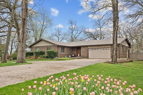 48W607 Whispering Oaks Dr, Hampshire, IL, 60140-8410 | Card Image