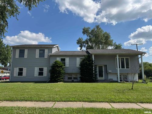 2107 Tanglefoot Ln, Bettendorf, IA, 52722-2795 | Card Image