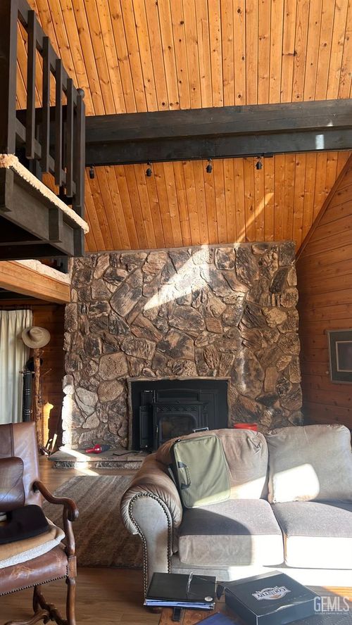 24450 Oaktree Ct, Tehachapi, CA, 93561-7287 | Card Image