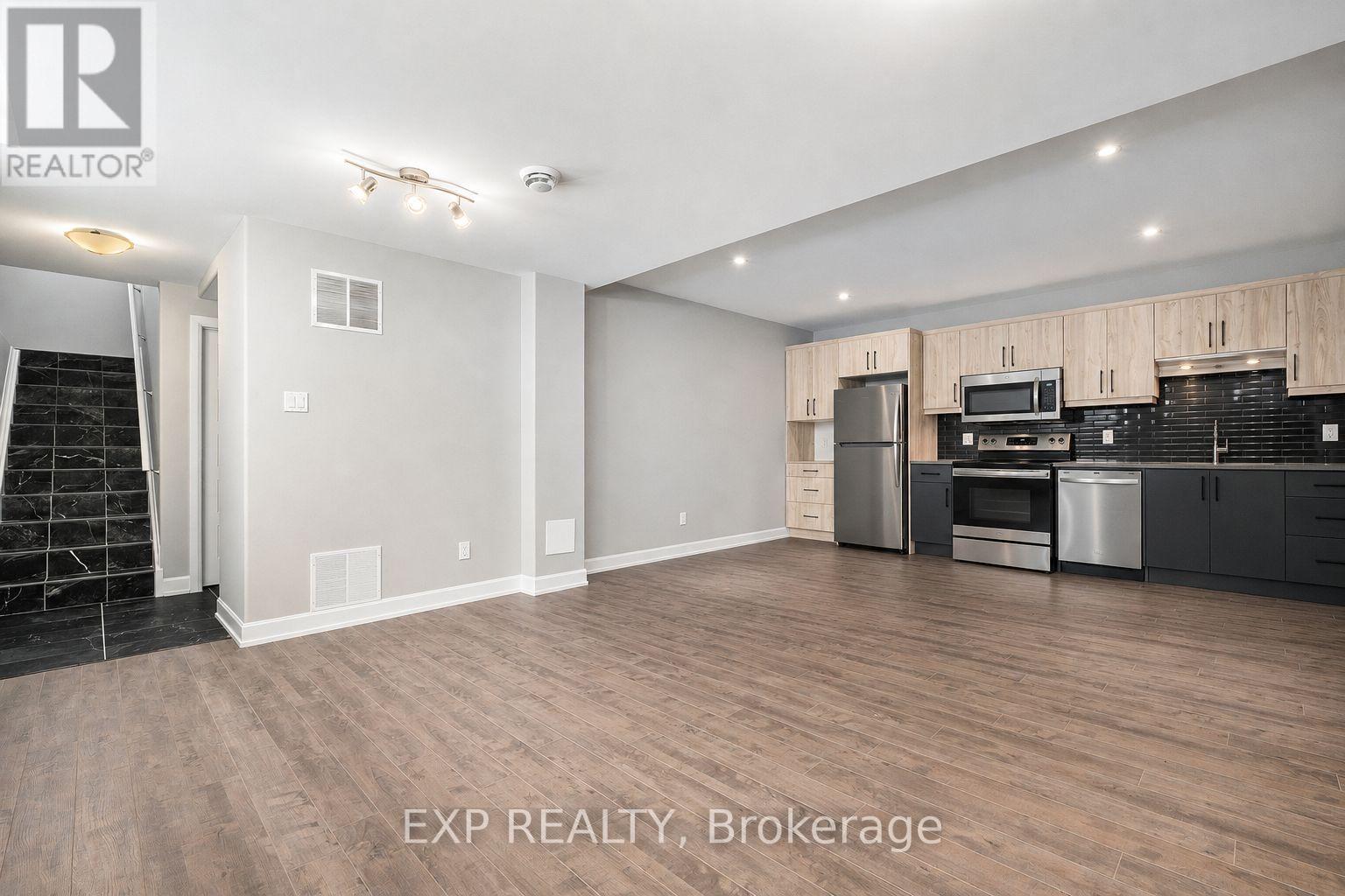 Residential Lease in Russell 4