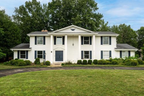 9495 N Fairway Cir, Bayside, WI, 53217-1316 | Card Image