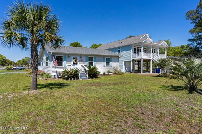 802 E Oak Island Dr, House other with 3 bedrooms, 2 bathrooms and null parking in Oak Island NC | Image 4