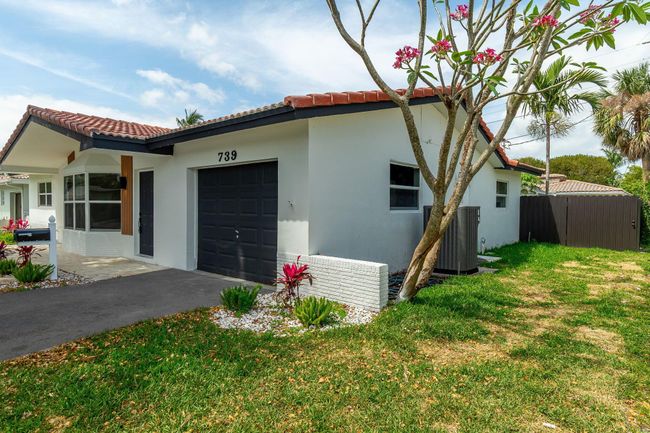 739 Se 11 Th Ave, House other with 3 bedrooms, 2 bathrooms and null parking in Deerfield Beach FL | Image 27