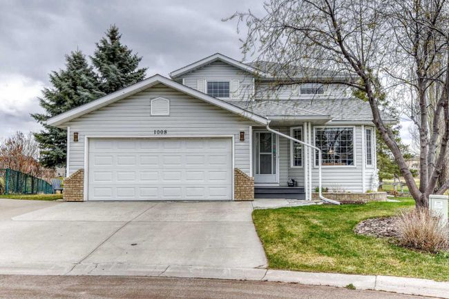 1008 High Glen Bay Nw, Home with 3 bedrooms, 2 bathrooms and 5 parking in High River AB | Image 1