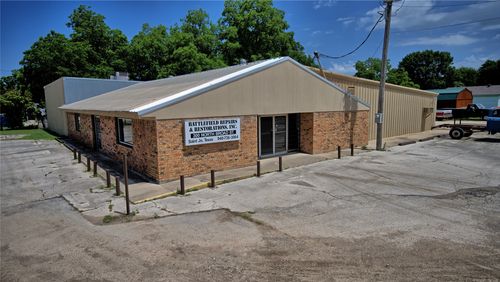 300 N Broad St, Saint Jo, TX, 76265-2024 | Card Image
