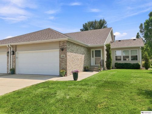 8101 Cheney Ridge Rd, Lincoln, NE, 68516-3877 | Card Image
