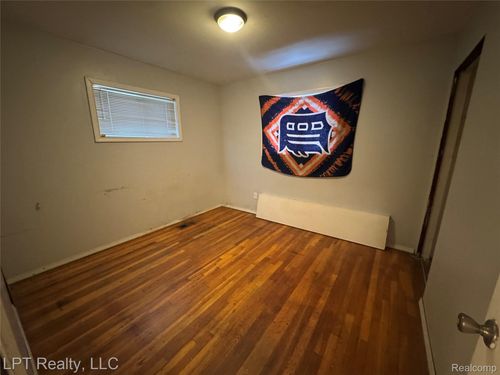 1686 S Bassett St, Detroit, MI, 48217-1645 | Card Image