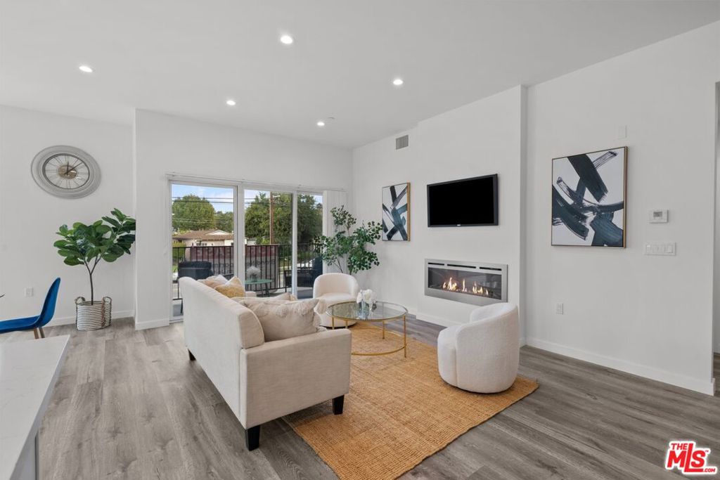 Residential Lease in North Hollywood 3