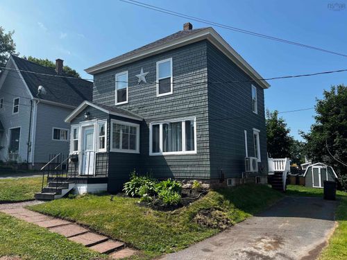 5 York St, Amherst, NS, B4H2P3 | Card Image