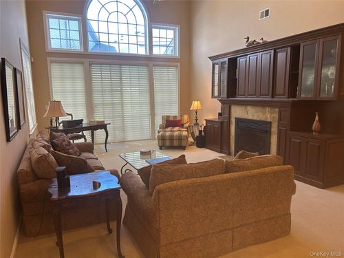 423 Florencia Pl, Huntingtn Sta, NY, 11747-5298 | Card Image