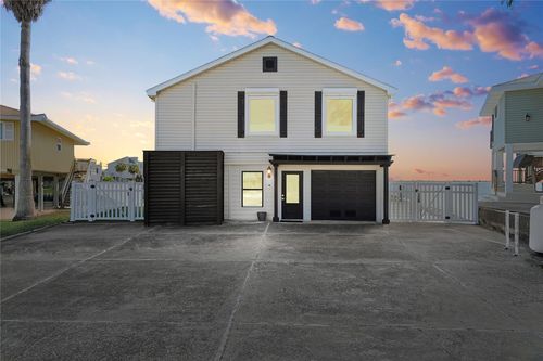 130 Tamana Dr, Tiki Island, TX, 77554-7133 | Card Image