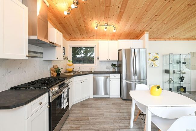 3 - 2625 Mansfield Dr, House other with 2 bedrooms, 1 bathrooms and 2 parking in Courtenay BC | Image 11