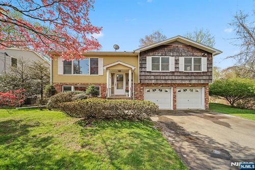 410 White Ave, Northvale, NJ, 07647-1524 | Card Image
