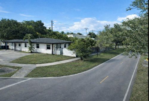 9201 Sw 43rd Ter, Miami, FL, 33165-5214 | Card Image
