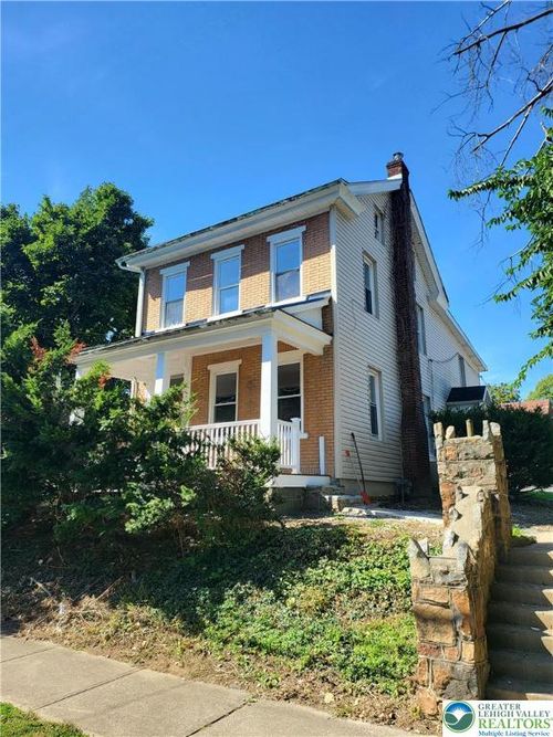 817 Seneca St, Fountain Hill, PA, 18015-2672 | Card Image