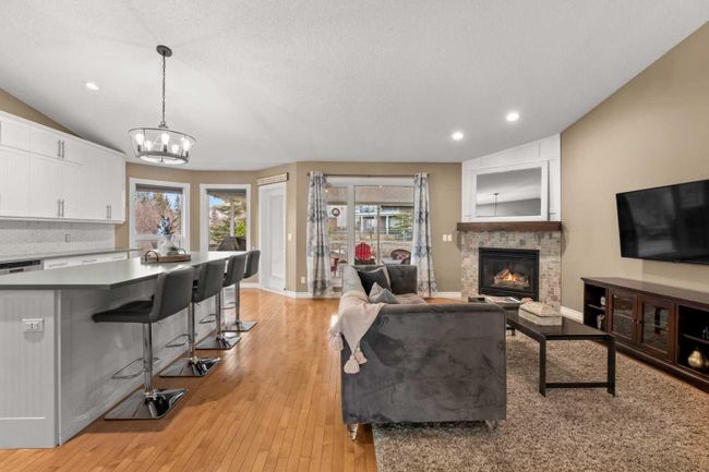 755 Hawkside Mews Nw, Home with 4 bedrooms, 3 bathrooms and 4 parking in Calgary AB | Image 15