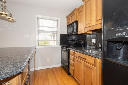 22c-300 Wilson Rd, Springfield, NJ, 07081-2137 | Card Image