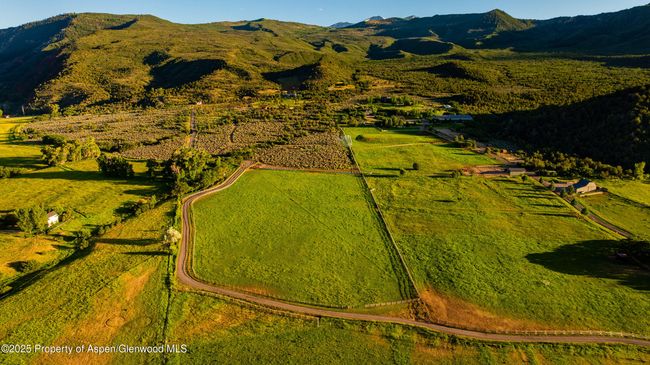 Located on the plateau with A+ views and also access to Crown Mountain's 9, 100 acres of BLM land. | Image 29