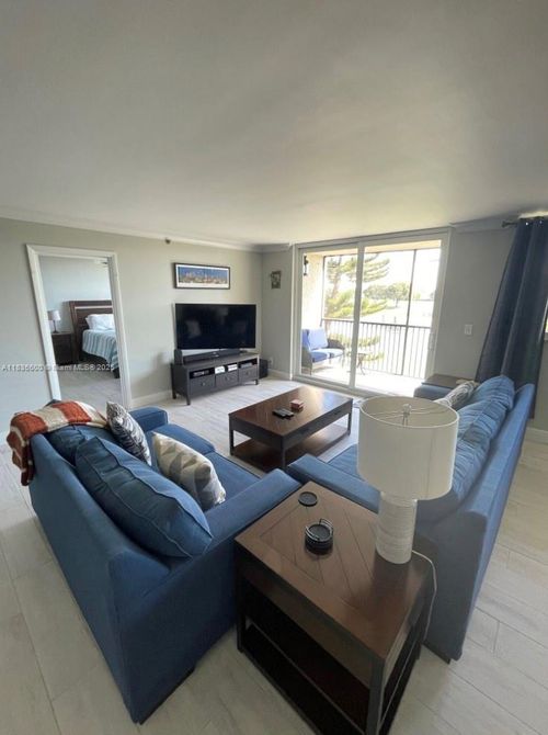 apt-307-3300 W Rolling Hills Cir, Davie, FL, 33328-1972 | Card Image
