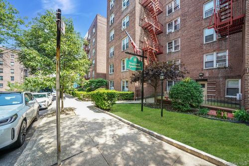 2e-103-26 68th Ave, Forest Hills, NY, 11375 | Card Image