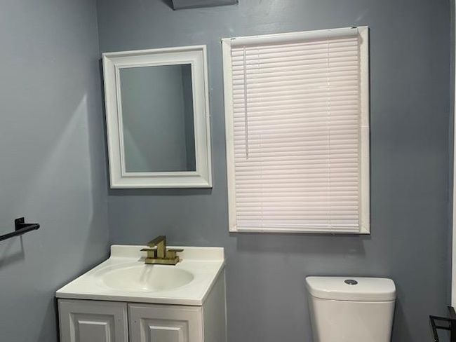 Spare room with dark wood-style flooring and a ceiling fan | Image 28