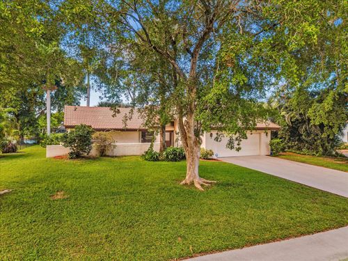 3537 Lakeview Dr, Delray Beach, FL, 33445-5717 | Card Image