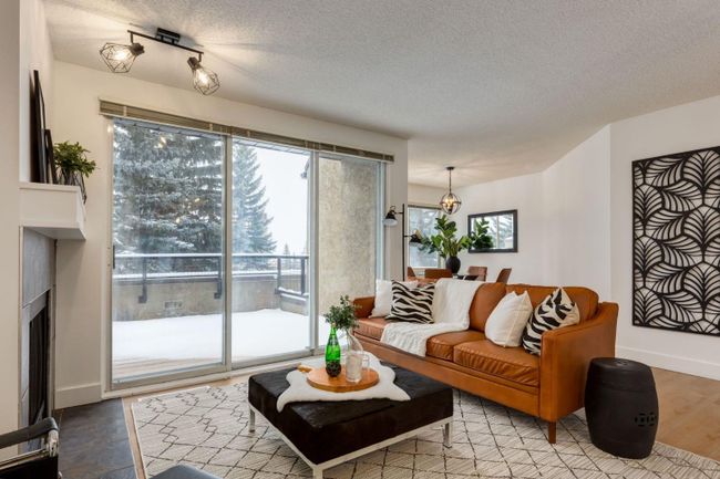 3 - 118 Village Hts Sw, Condo with 2 bedrooms, 2 bathrooms and 1 parking in Calgary AB | Image 2